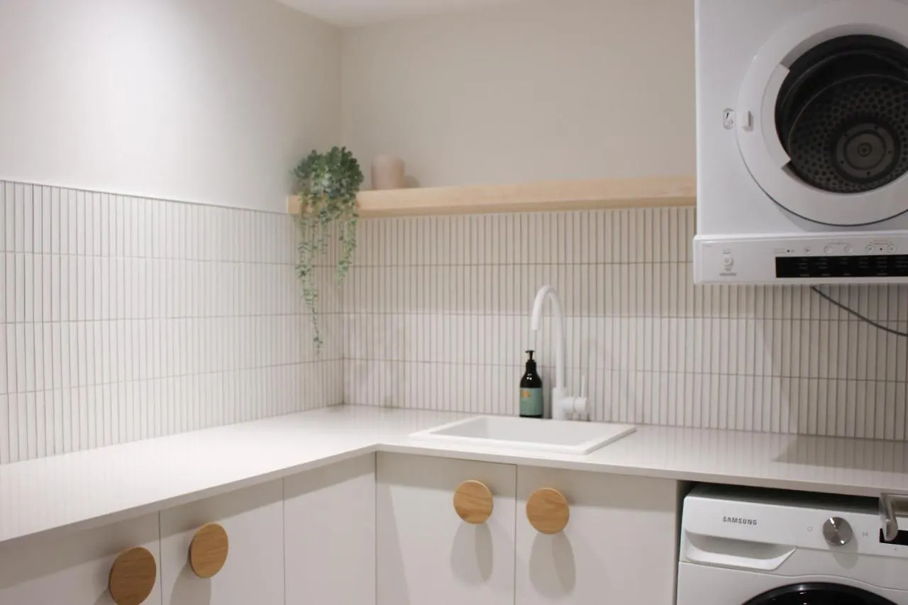 Mirage Luxury Beachside 3 Bedroom Apartment Alexandra Headland